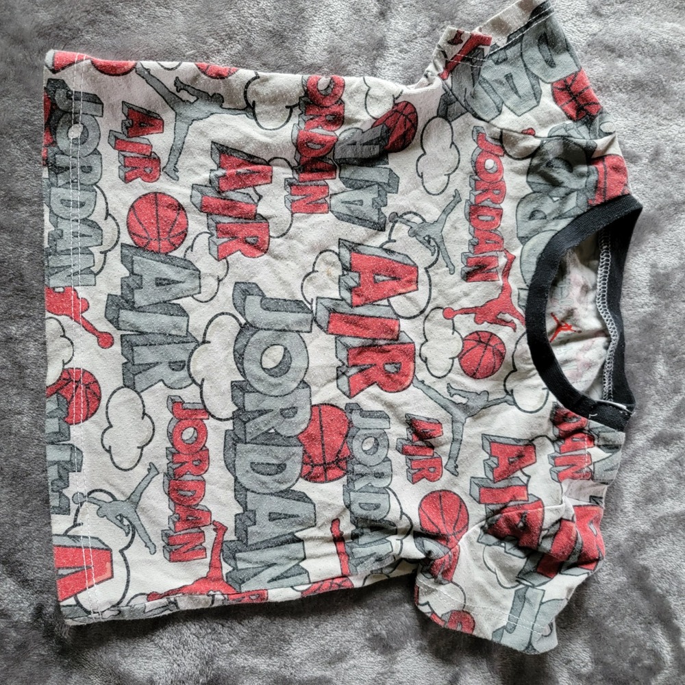 Jordan T-Shirt Kids 6M Grey Red Excellent All Over Print Jumpman Graphic Tee 739